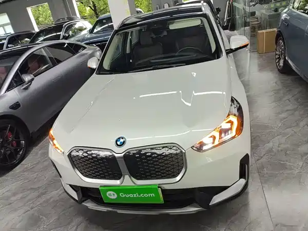 BMW iX1 2025