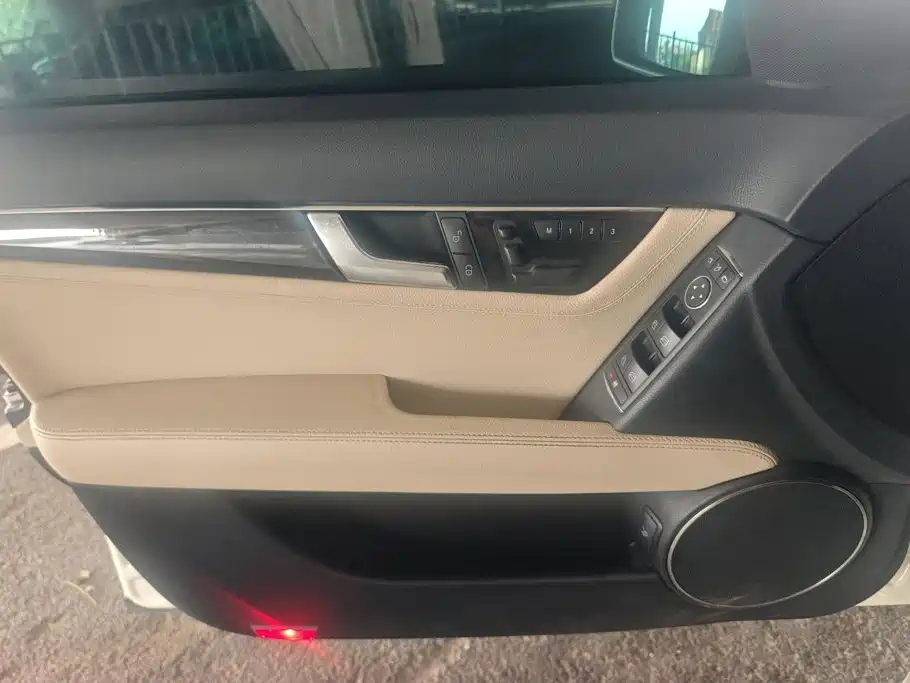 Mercedes-Benz C-Class 2011