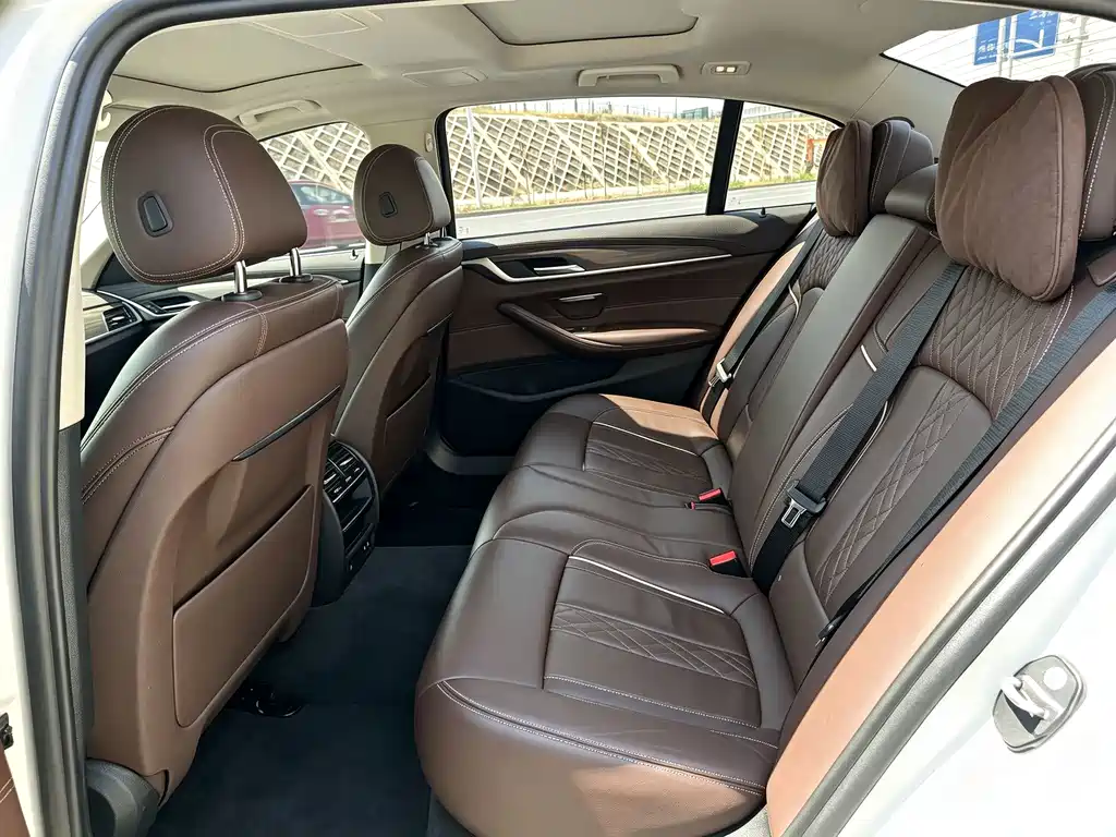 BMW 5 Series 2020 — фото 12