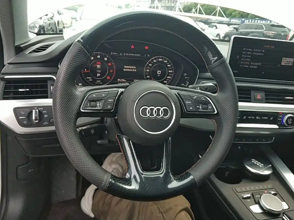 Audi A4L 2019