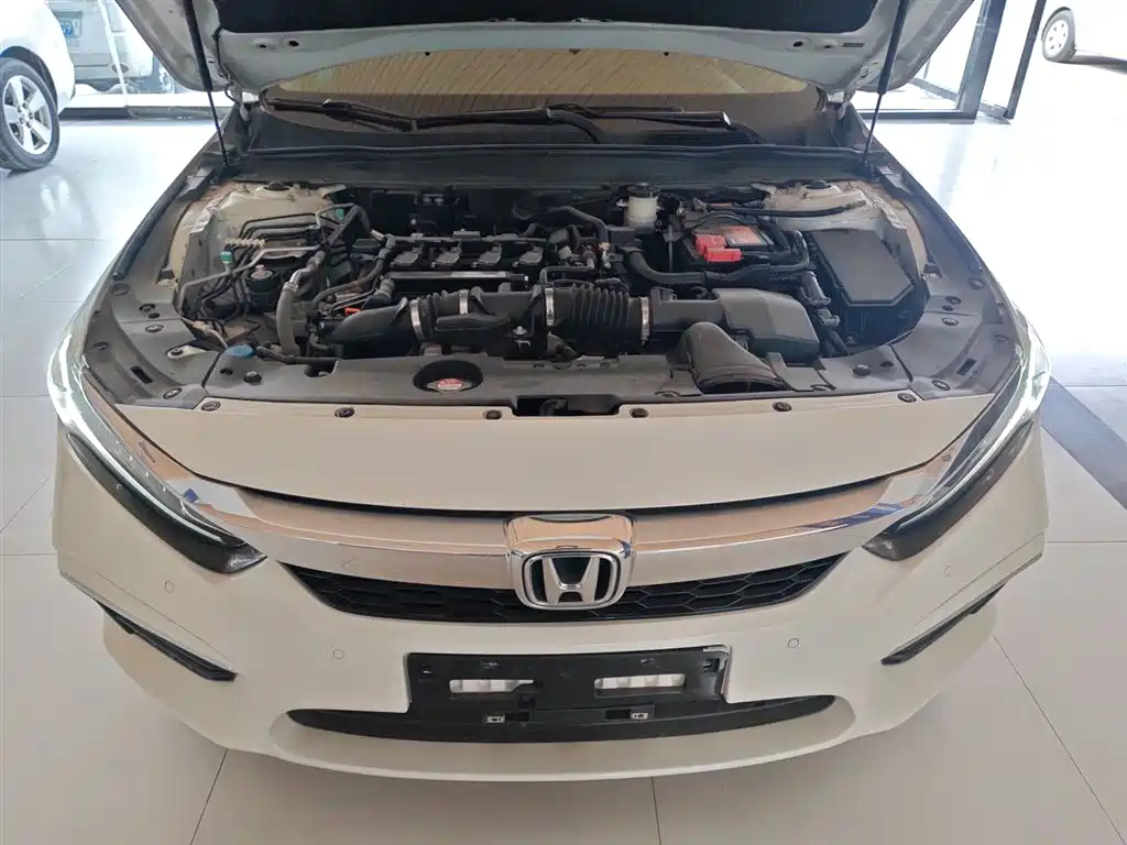 Honda Inspire 2021 — фото 16