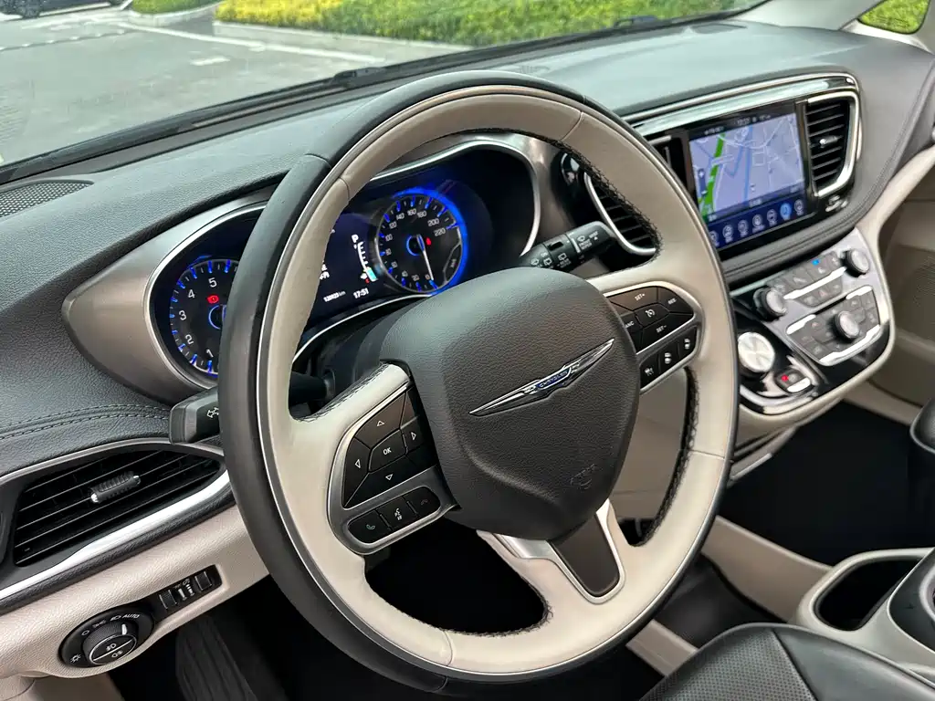 Chrysler Grand Voyager 2017 — фото 14