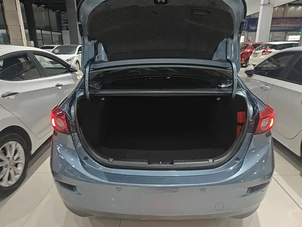 Mazda 3 Axela 2016 — фото 19