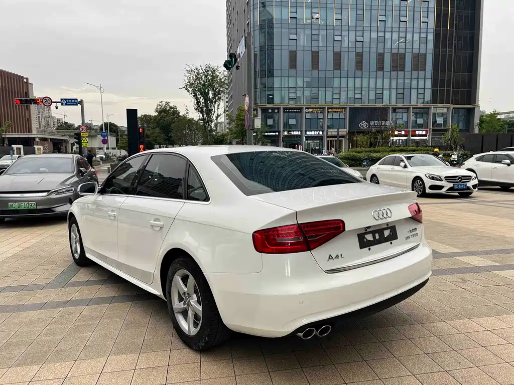 Audi A4L 2015 — фото 22