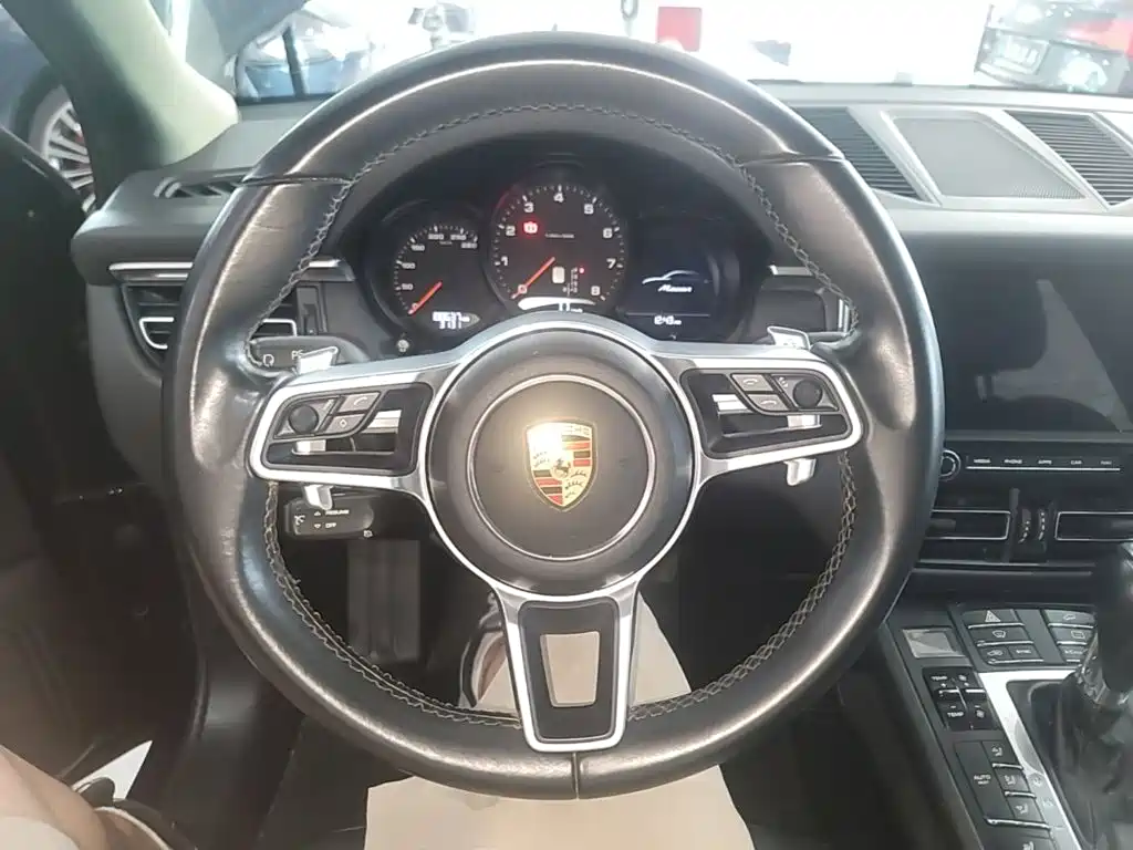 Porsche Macan 2019 — фото 11