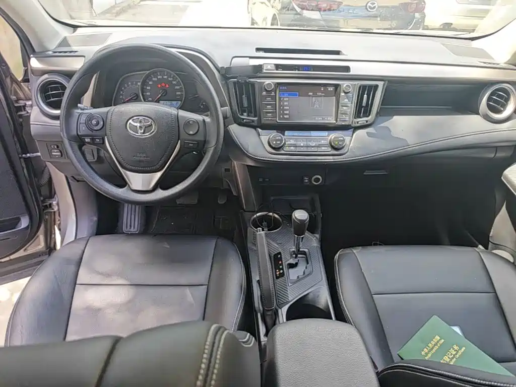 Toyota RAV4 2015 — фото 10