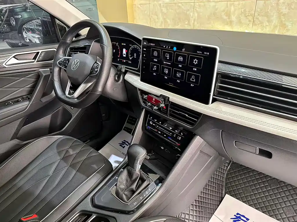 Volkswagen Tiguan L 2023 — фото 12