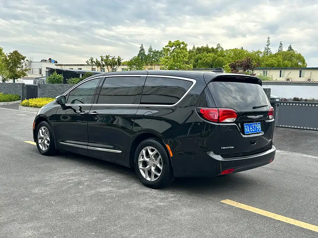 Chrysler Grand Voyager 2017 — фото 6