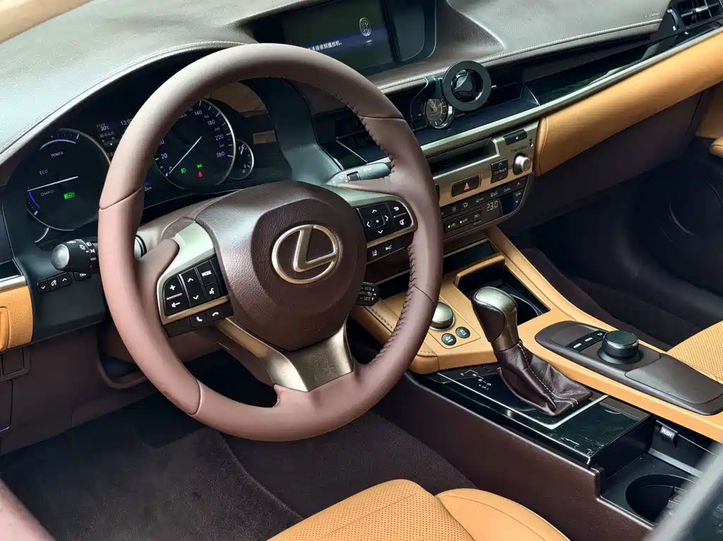 Lexus ES 2017 — фото 4