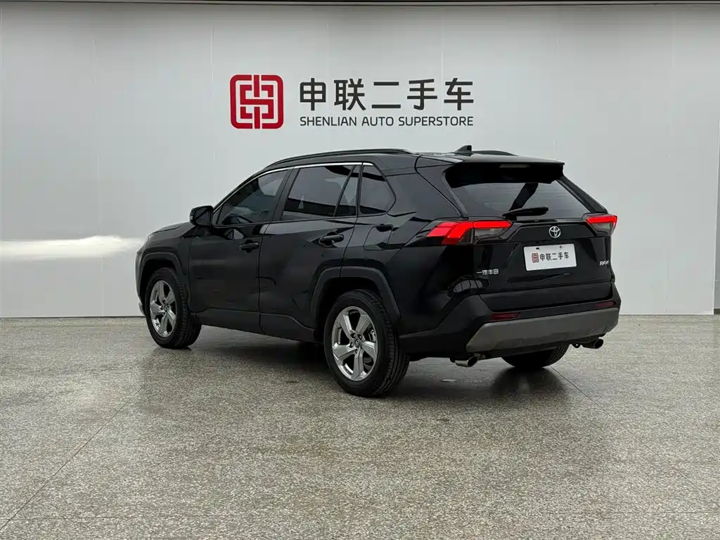 Toyota RAV4 2022 — фото 3