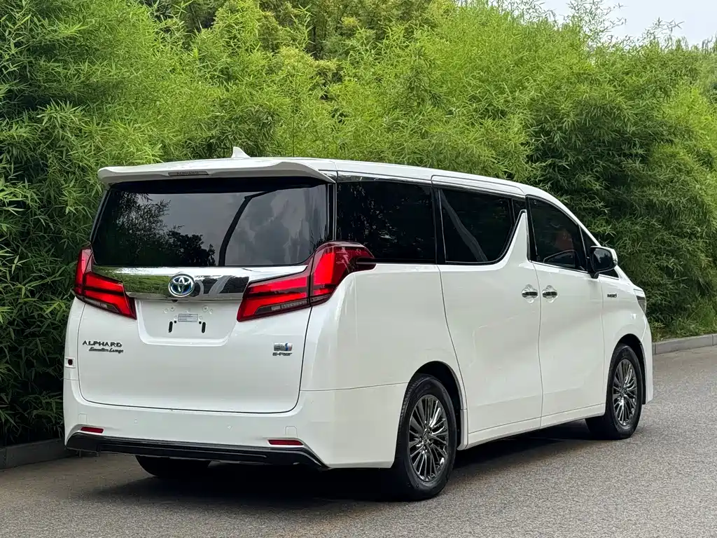 Toyota Alphard 2021 — фото 18