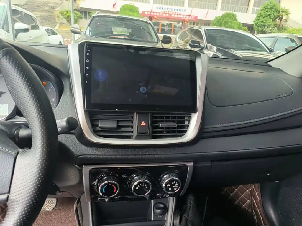 Toyota Yaris L 2019 — фото 13