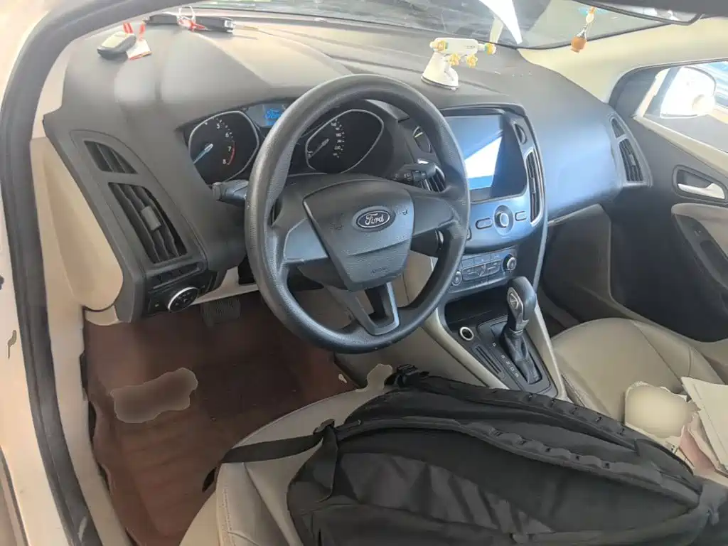 Ford Focus 2015 — фото 10