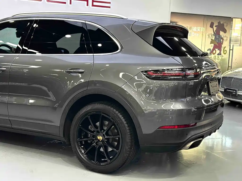 Porsche Cayenne 2019 — фото 13