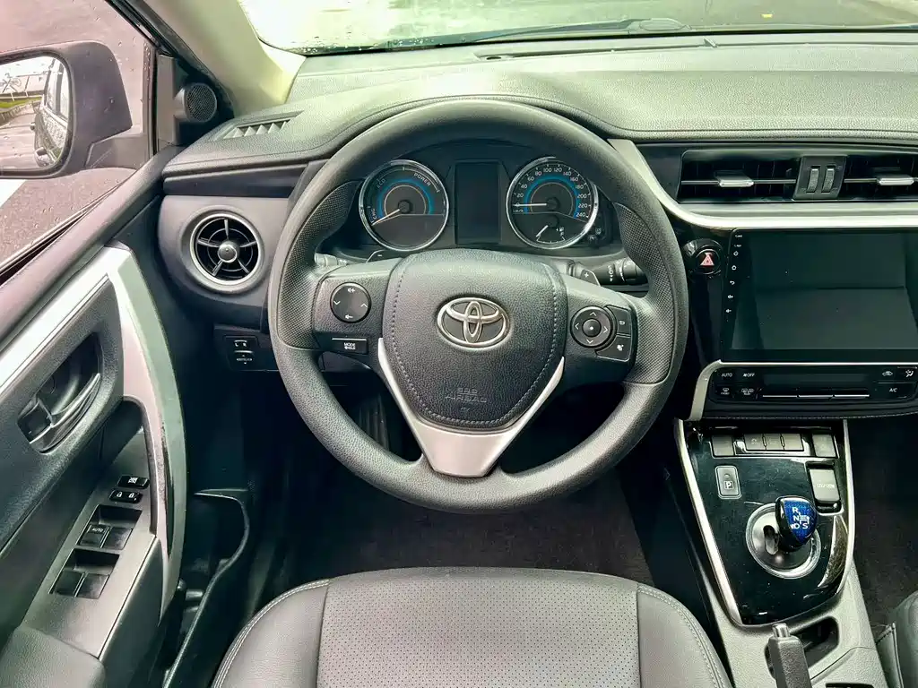 Toyota Corolla 2017 — фото 9