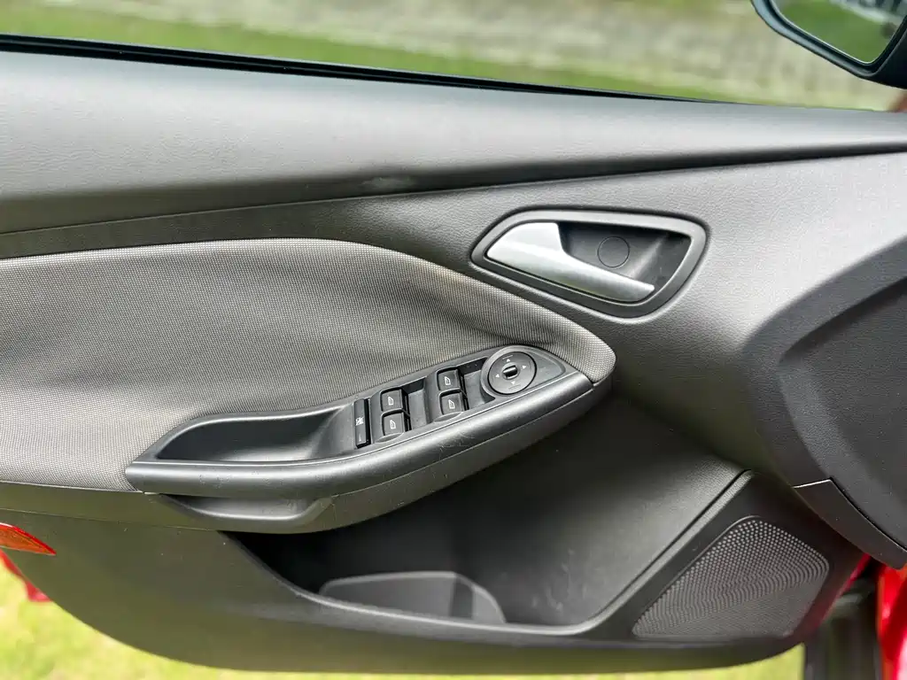 Ford Focus 2014 — фото 16