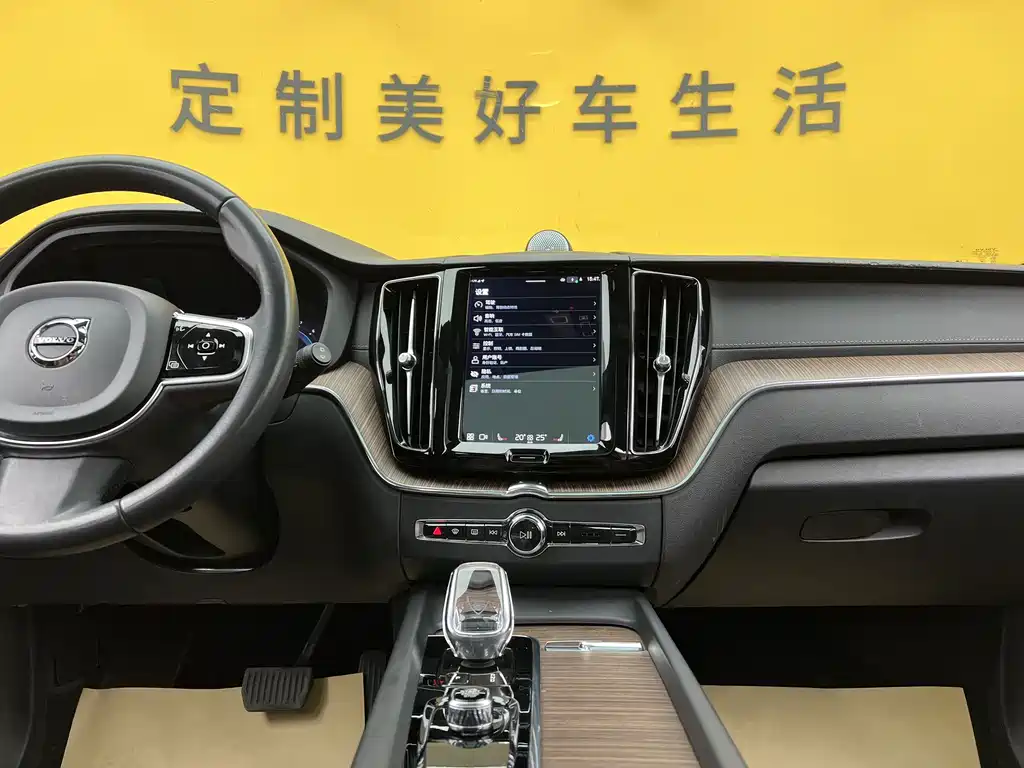 Volvo XC60 2022 — фото 12