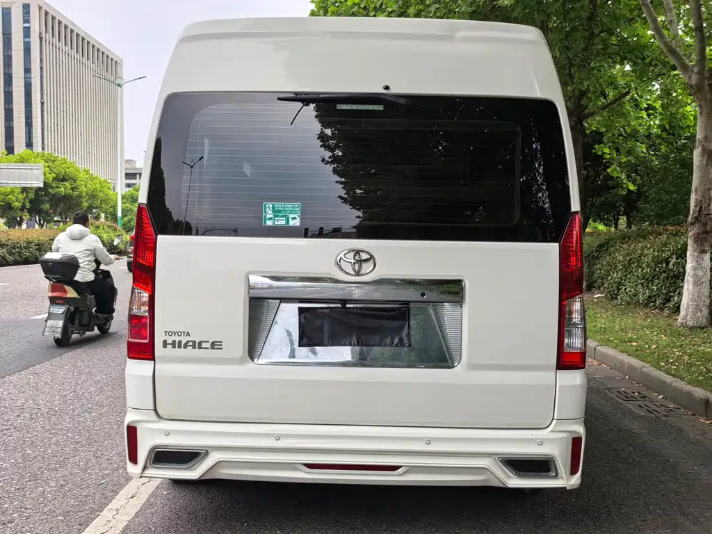 Toyota Hiace 2022 — фото 6