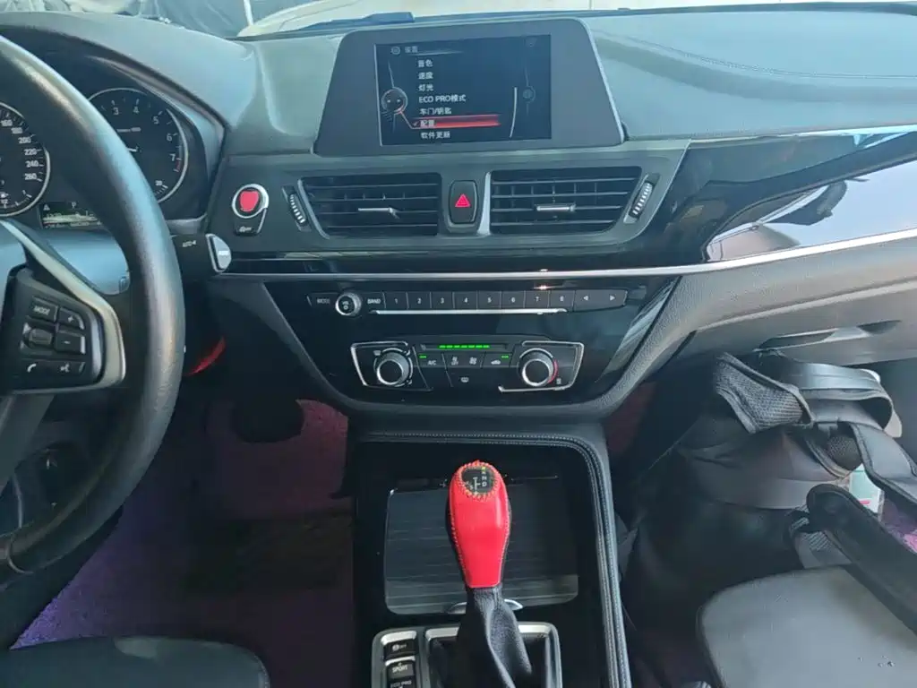 BMW 1 Series 2017 — фото 13