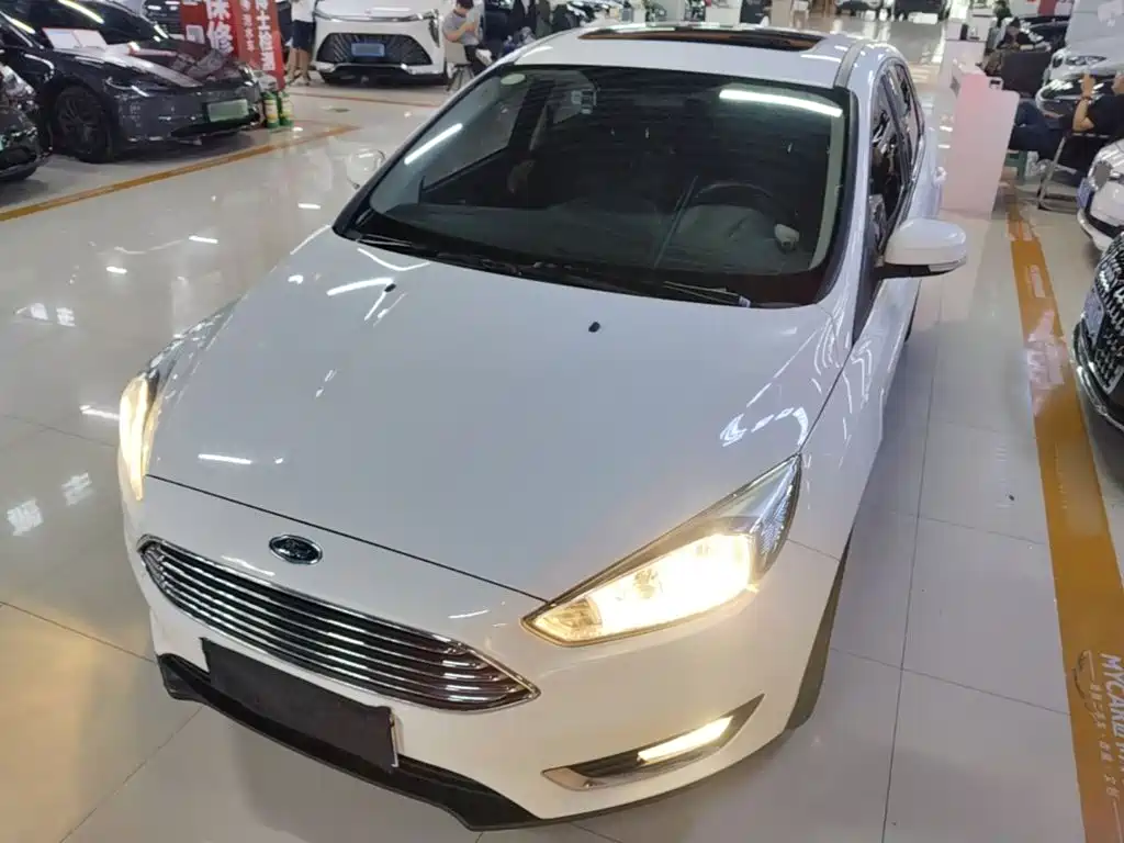 Ford Focus 2017 — фото 1