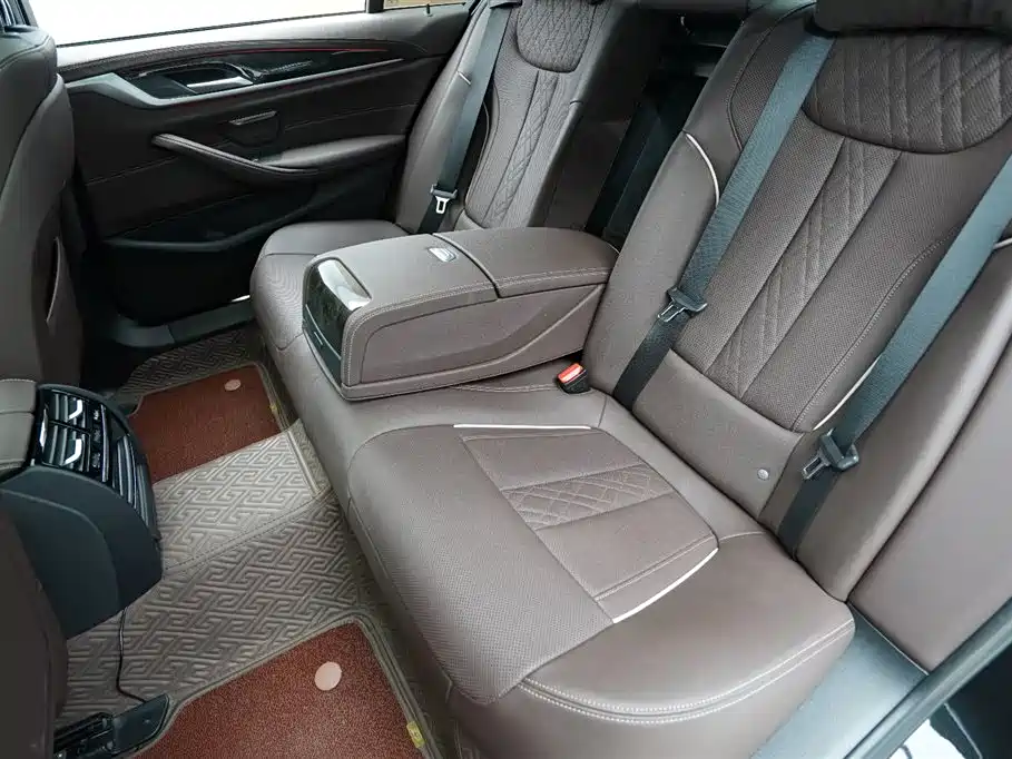 BMW 5 Series 2023 — фото 15