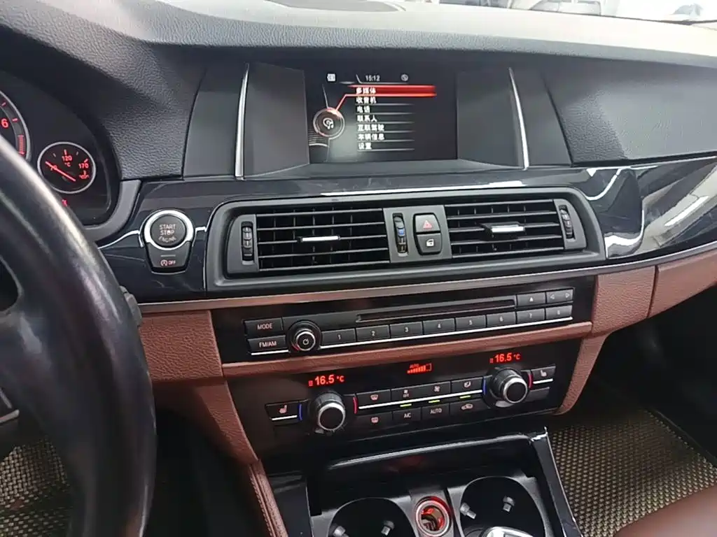 BMW 5 Series 2016 — фото 13