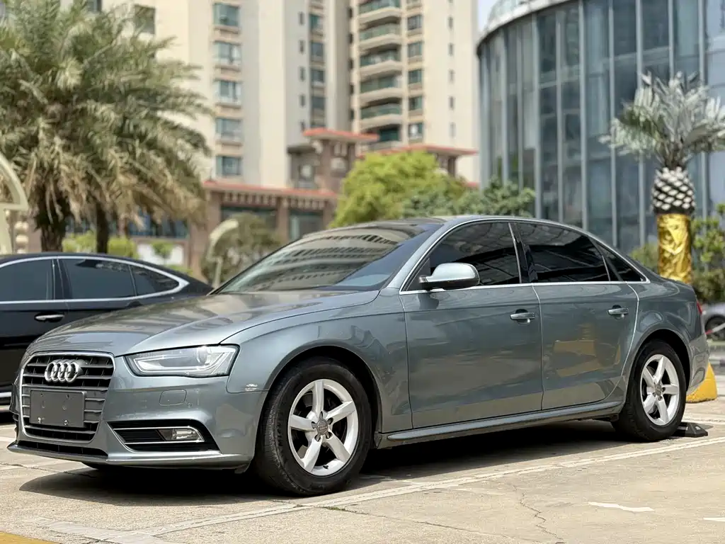 Audi A4L 2012 — фото 1