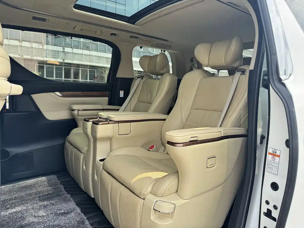 Toyota Alphard 2016 — фото 14