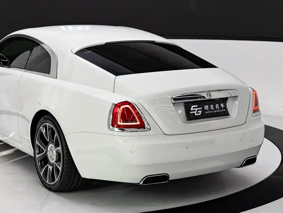 Rolls-Royce Wraith 2018 — фото 18