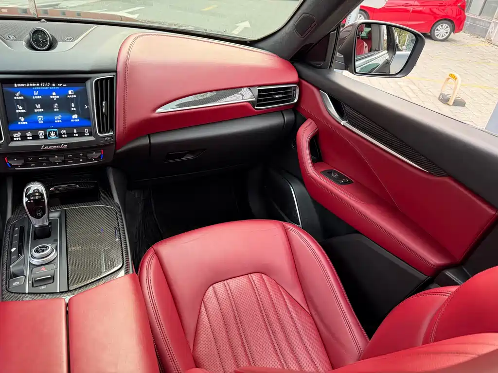 Maserati Levante 2016 — фото 11
