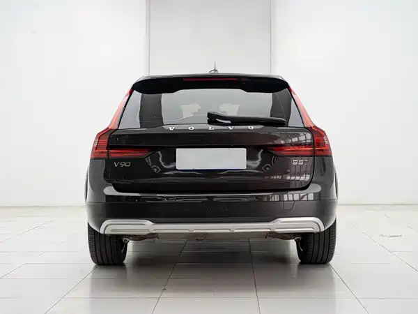 Volvo V90 2025