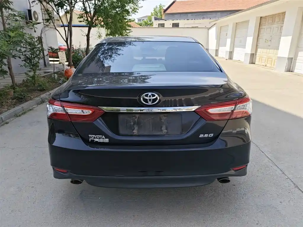 Toyota Camry 2018 — фото 6