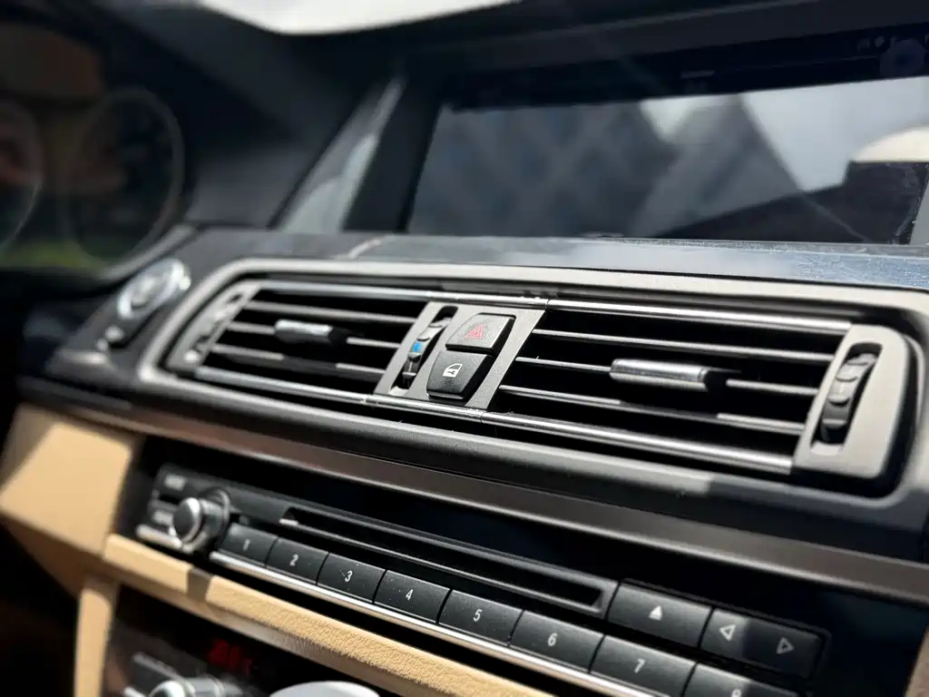 BMW 5 Series 2013 — фото 23