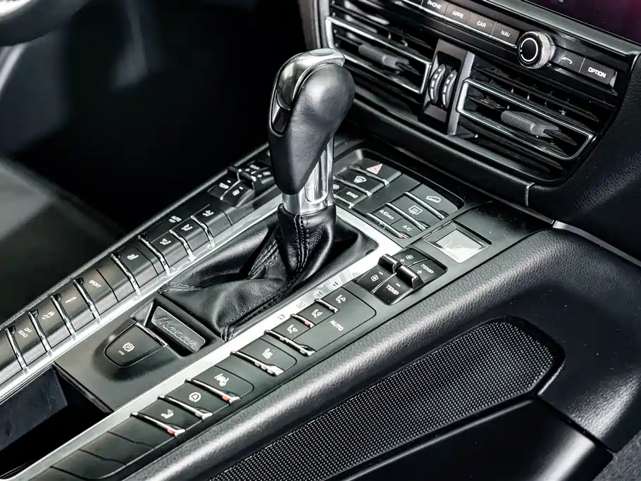 Porsche Macan 2019 — фото 19
