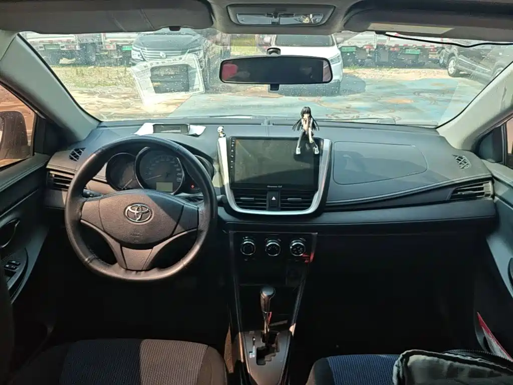 Toyota Yaris L 2019 — фото 10