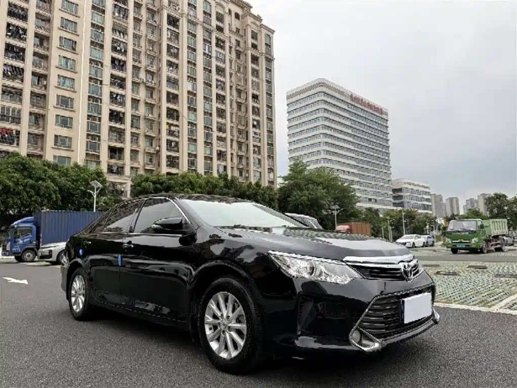 Toyota Camry 2016 — фото 3