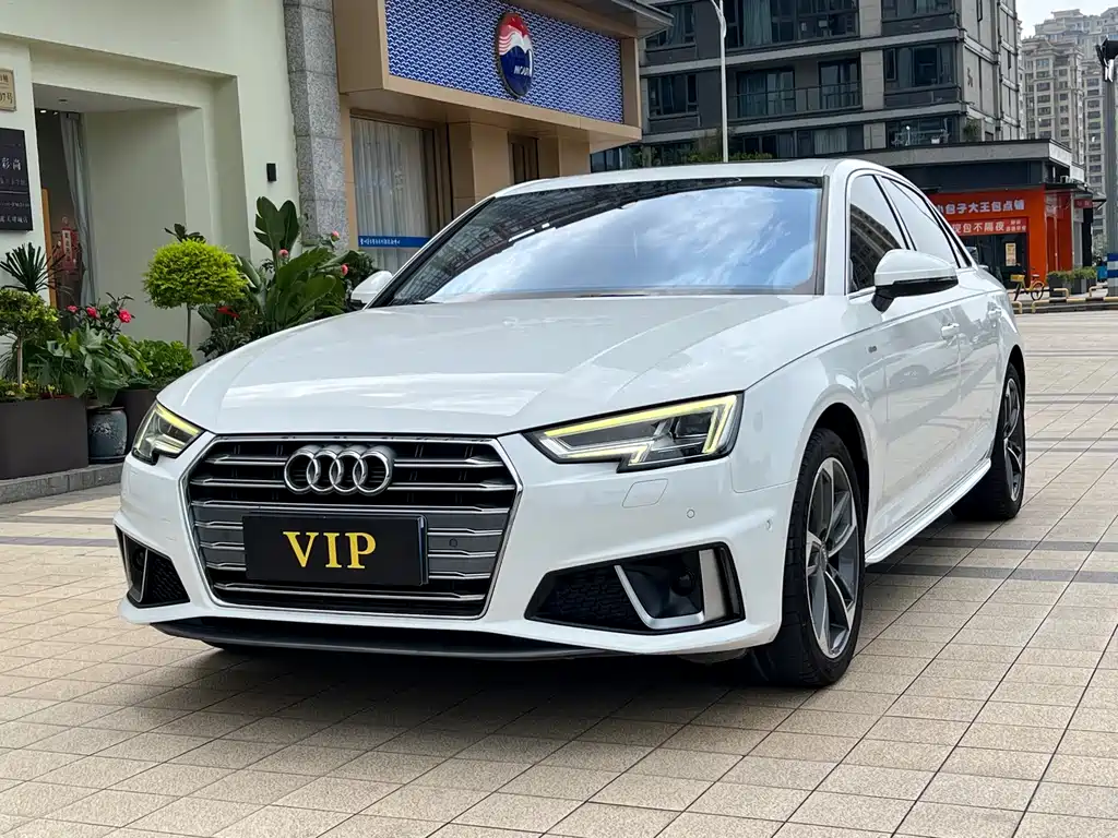 Audi A4L 2019 — фото 1