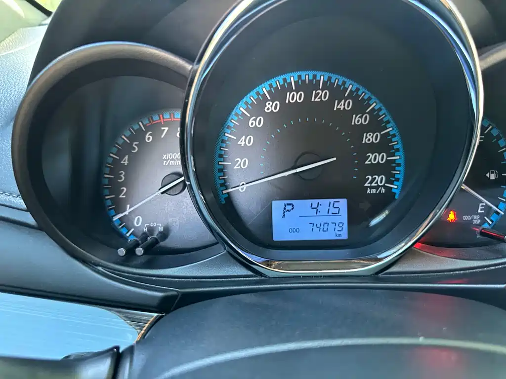 Toyota Yaris L 2017 — фото 18