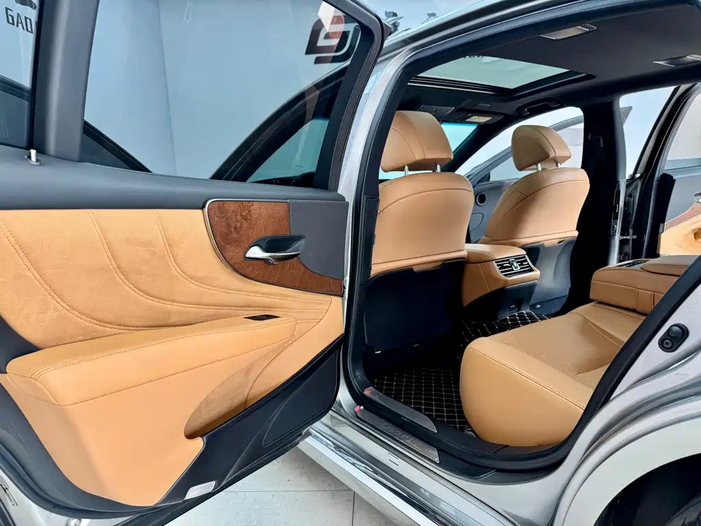 Lexus LS 2022 — фото 12