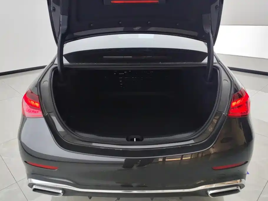 Mercedes-Benz C-Class 2024