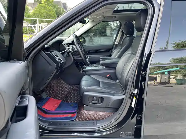 Land Rover Discovery 2020