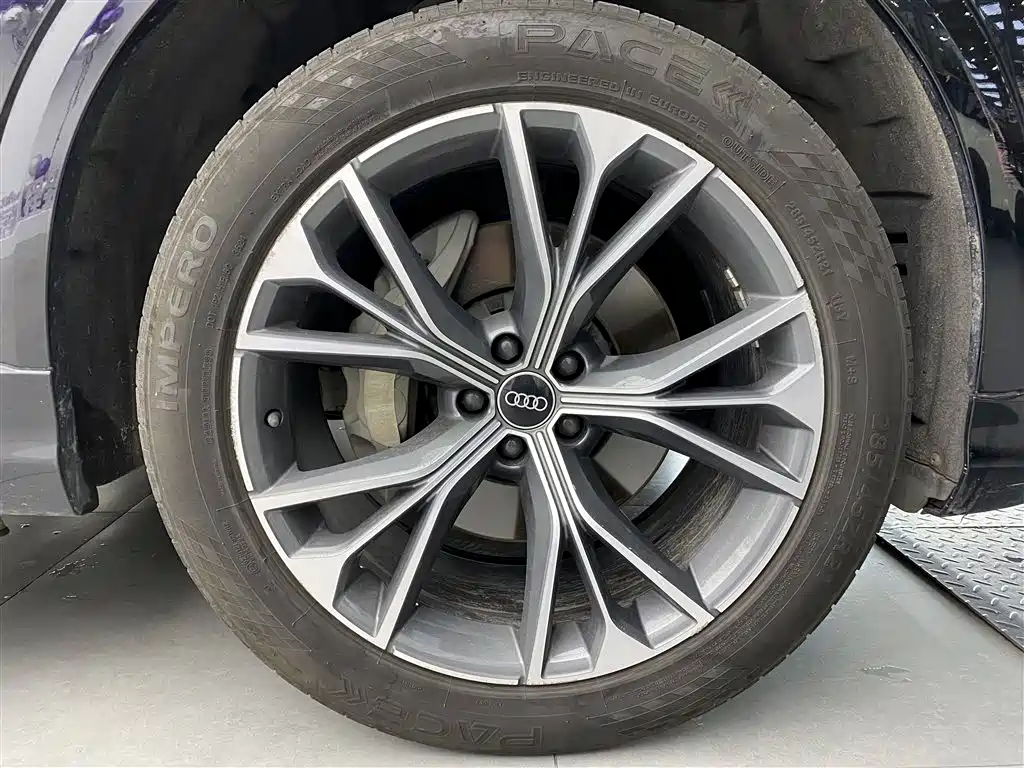 Audi Q8 2022 — фото 13
