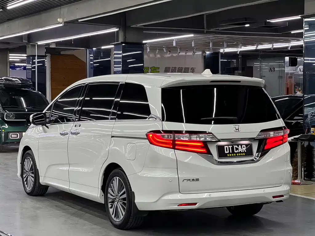 Honda Odyssey 2019 — фото 9