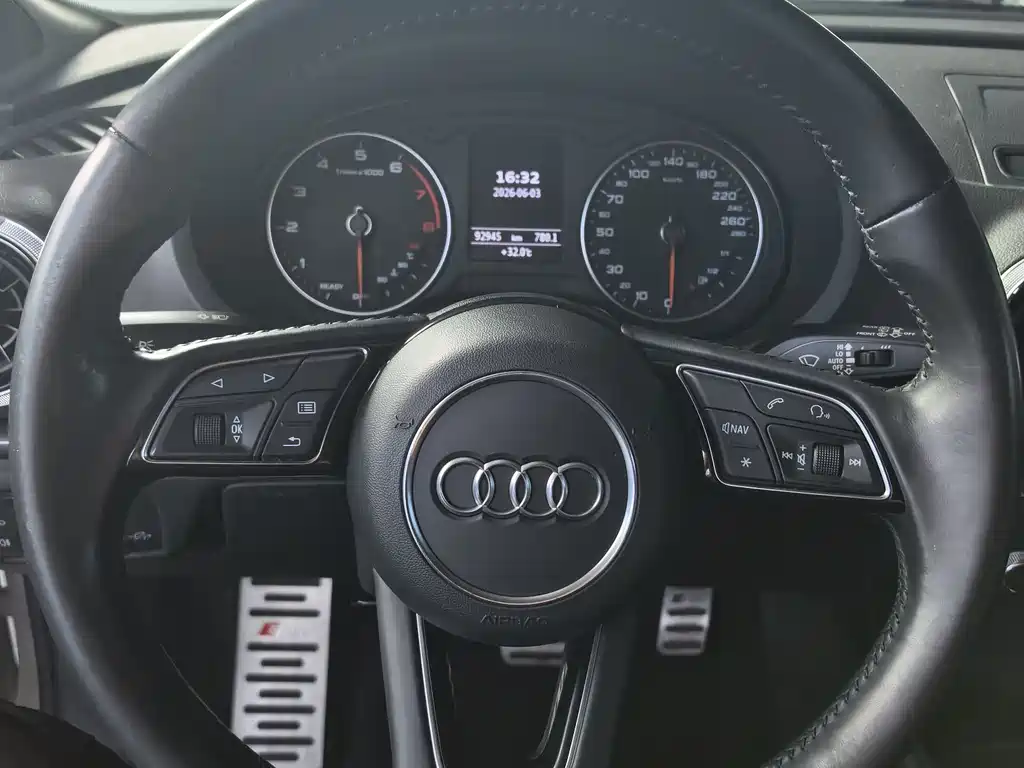 Audi A3 2018 — фото 6
