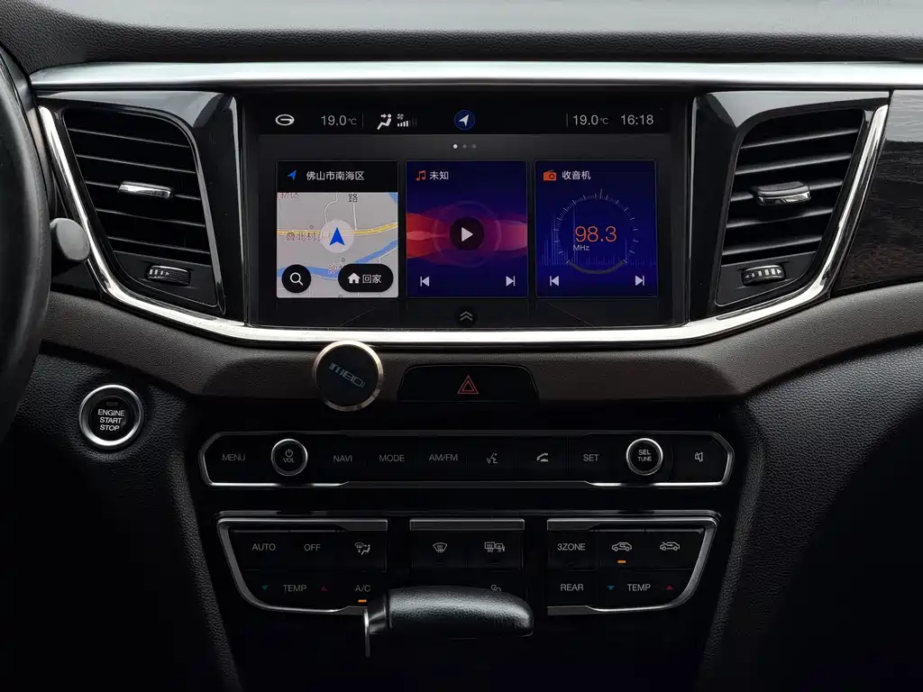 GAC Trumpchi GS8 2017 — фото 16