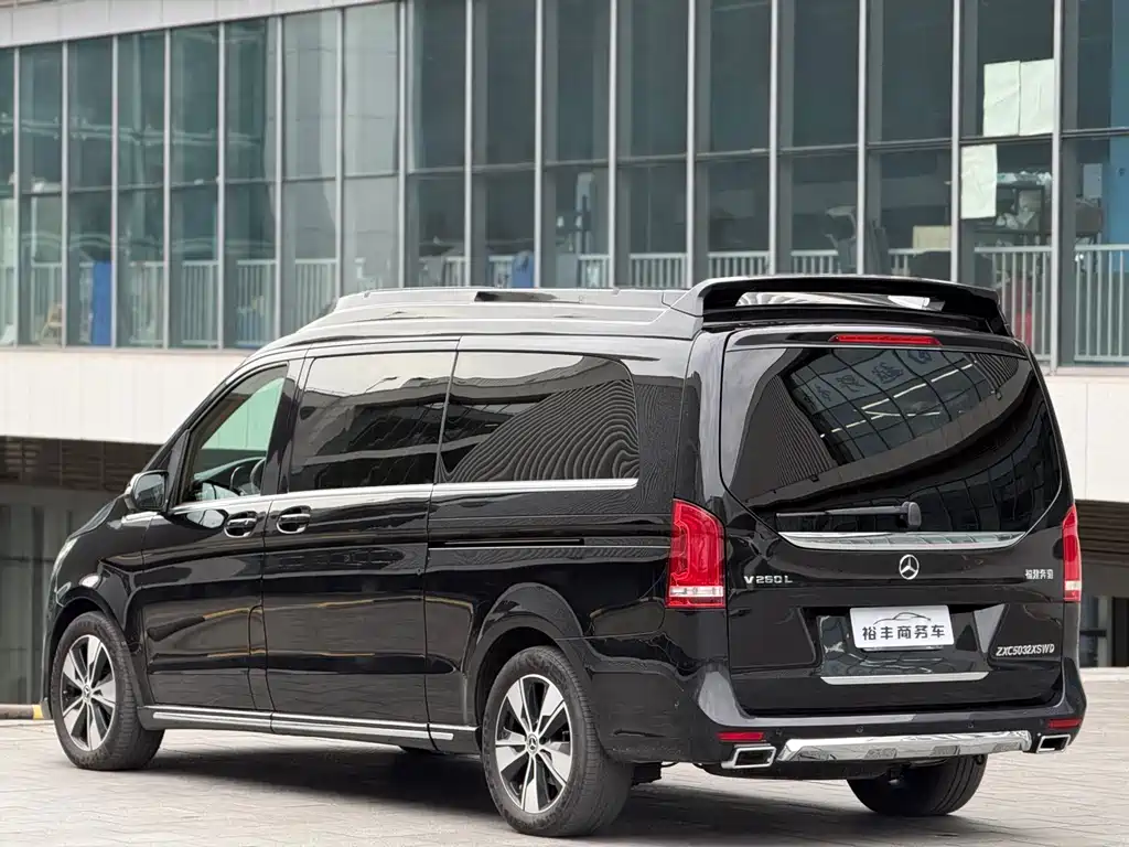 Mercedes-Benz V-Class 2023 — фото 22