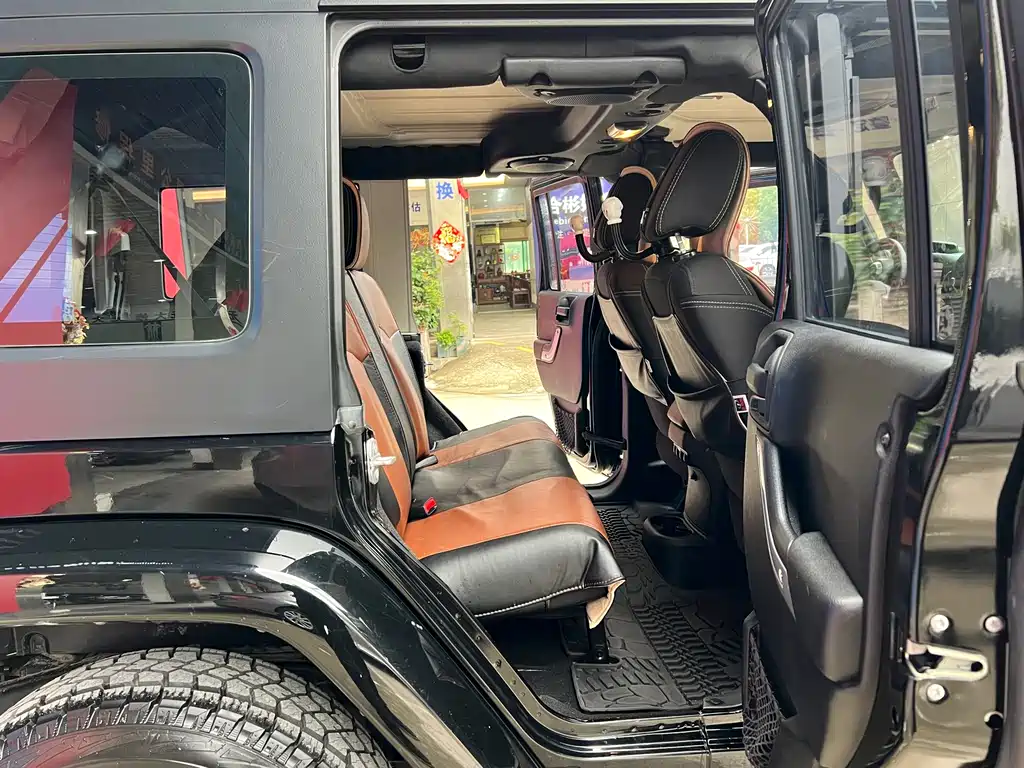 Jeep Wrangler 2016 — фото 27