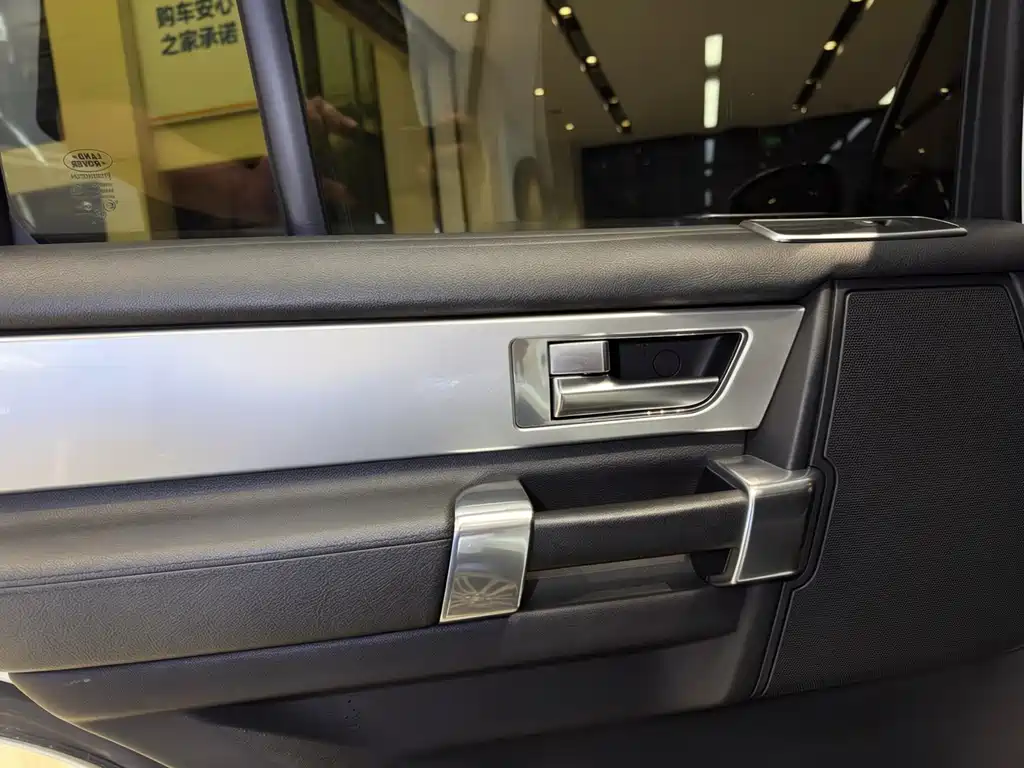 Land Rover Discovery 2016 — фото 12