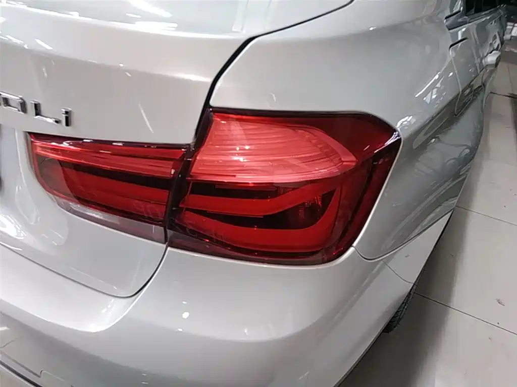BMW 3 Series 2019 — фото 24