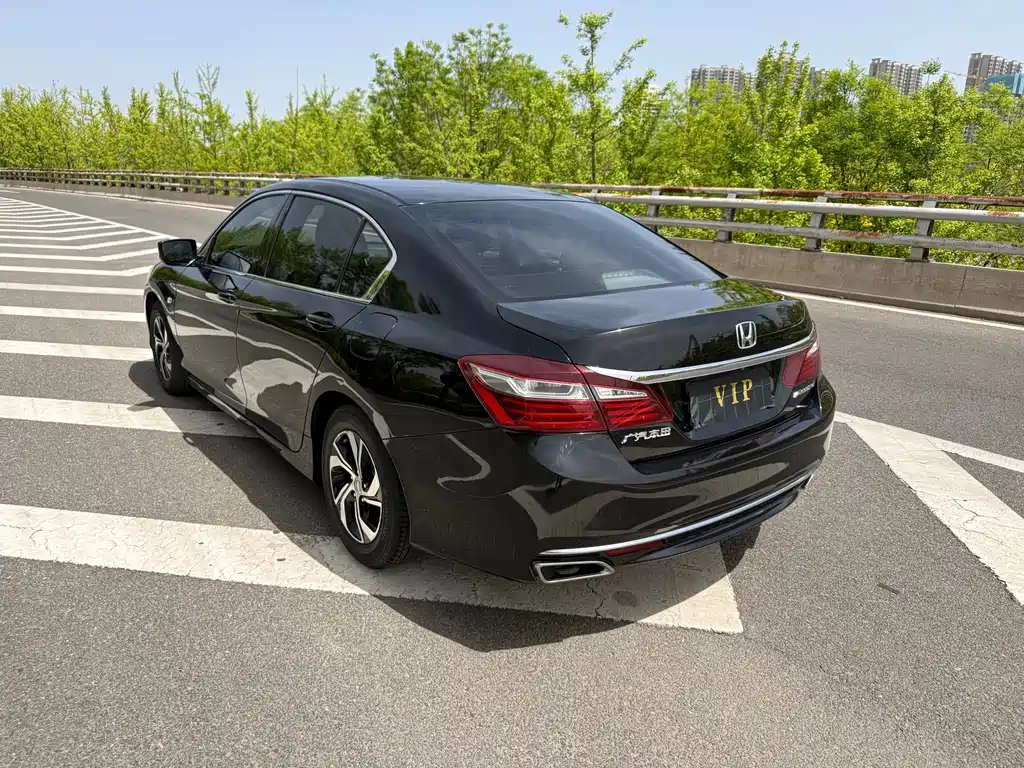 Honda Accord 2017 — фото 7